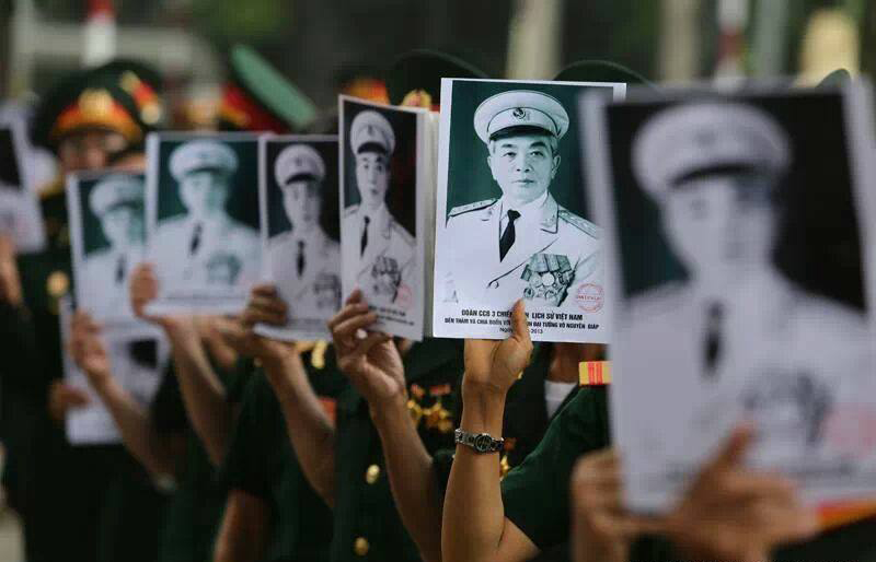 El general Vo Nguyen Giap en el corazón del pueblo vietnamita